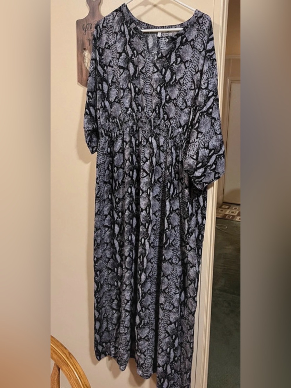 Jodifl Women's Black & Gray Snake Print Midi Dress